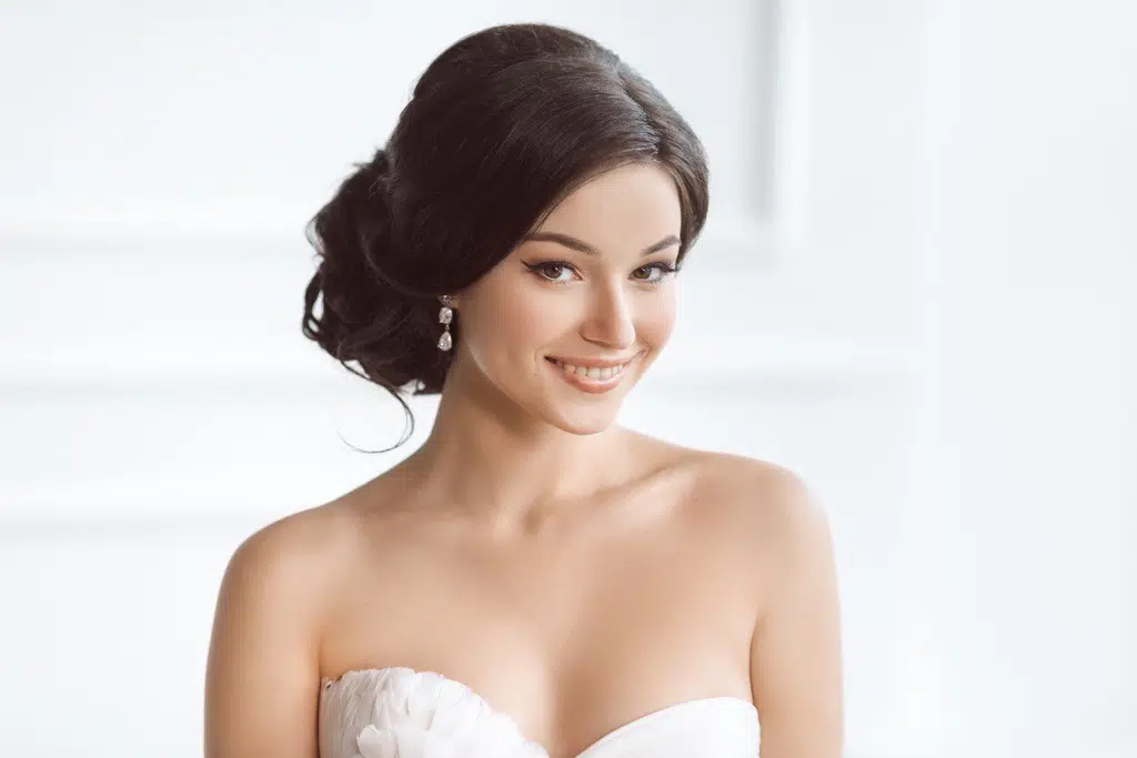 salon Efrain provides bridal makeup and hair services